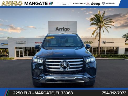 Used 2025 Mercedes-Benz GLS 450 4MATIC image 2