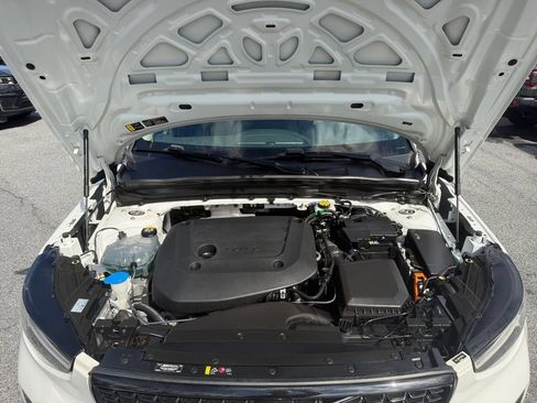 Used 2023 Volvo XC40 B5 Plus w/ Driver Assist Package AWD/4WD image 17