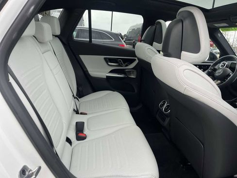 Used 2026 Mercedes-Benz GLC 300 4MATIC image 12