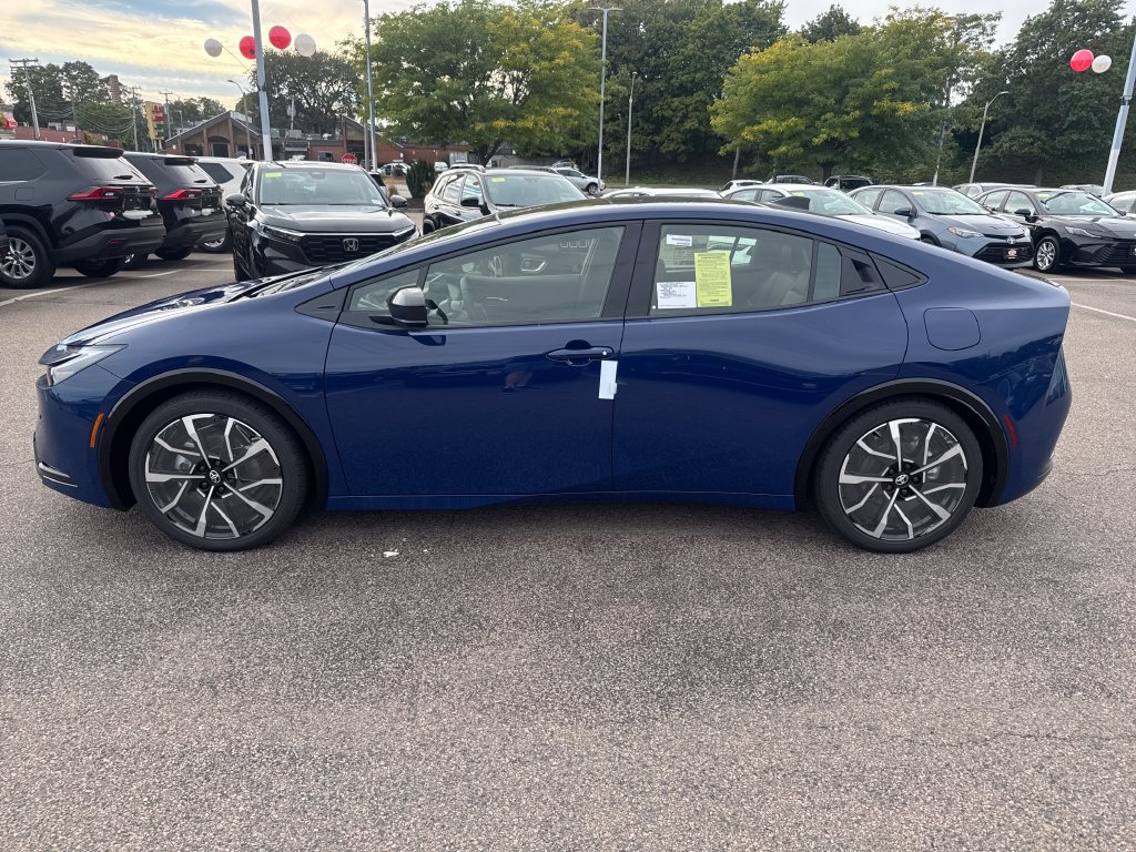 New 2027 Toyota Prius Plug-In Hybrid FWD image 4
