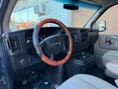 Used 2011 Chevrolet Express 2500 Extended image 15