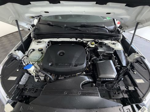 Used 2020 Volvo XC40 T5 R-Design AWD/4WD image 28