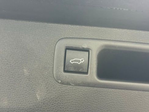 Used 2025 Toyota Highlander Platinum image 5