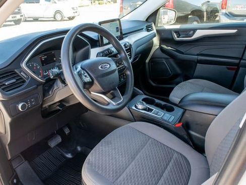 Used 2022 Ford Escape SE image 12