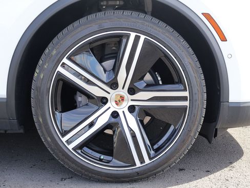 Certified 2025 Porsche Macan 4 Electric AWD/4WD image 31