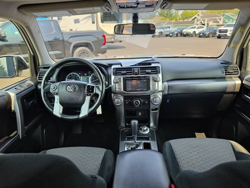 Used 2016 Toyota 4Runner SR5 AWD/4WD image 22