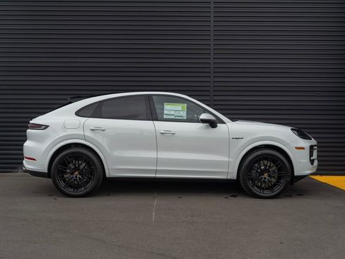 New 2026 Porsche Cayenne E-Hybrid Coupe AWD/4WD image 8