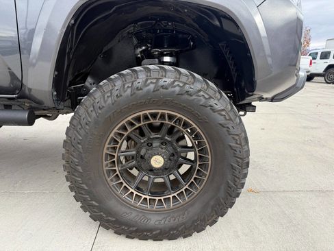 Used 2022 Toyota Tacoma SR5 image 12