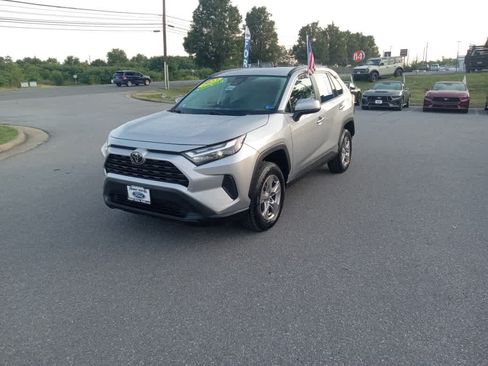 Used 2023 Toyota RAV4 XLE AWD/4WD image 3