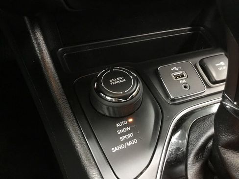 Used 2023 Jeep Cherokee Altitude Lux AWD/4WD image 23