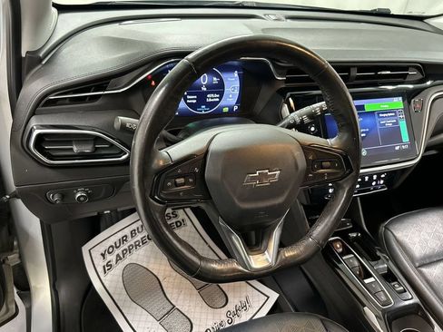 Used 2022 Chevrolet Bolt EUV LT w/ Convenience Package FWD image 4