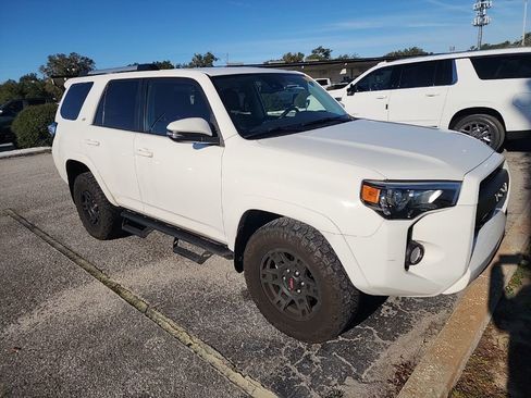 Used 2020 Toyota 4Runner SR5 image 3