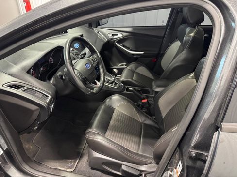 Used 2017 Ford Focus ST w/ Equipment Group 401A image 9