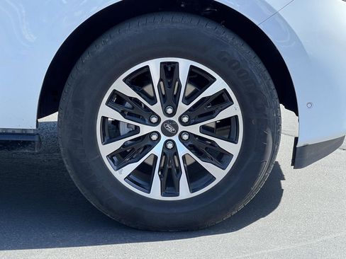 Used 2025 Ford Expedition Max Platinum AWD/4WD image 16