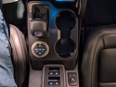 Used 2025 Ford Bronco Badlands image 20