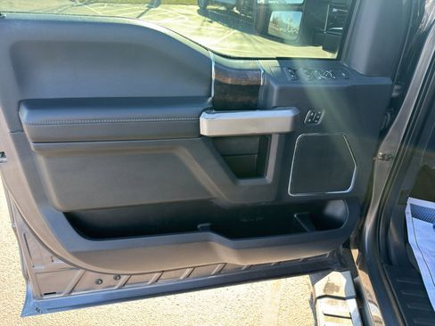 Used 2022 Ford F350 Lariat w/ Chrome Package image 5