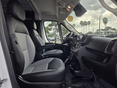 Used 2025 RAM ProMaster 2500 w/ Convenience Group FWD image 32