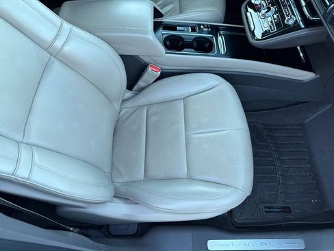 Used 2021 Lincoln Corsair Reserve image 16