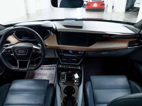 Used 2022 Audi e-tron GT Prestige w/ Prestige Package image 9