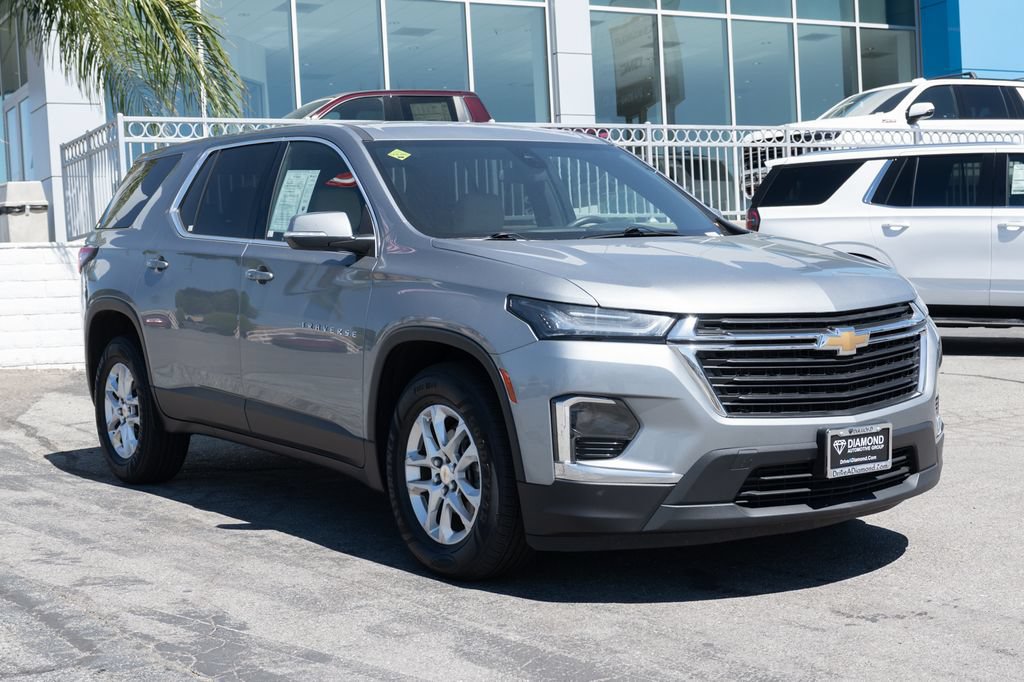 Used 2023 Chevrolet Traverse LS w/ Safety Package FWD image 2
