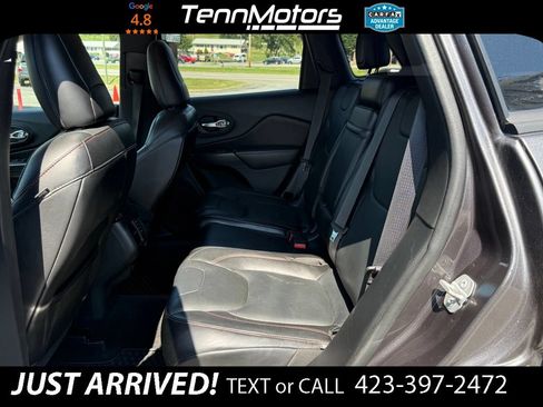 Used 2015 Jeep Cherokee Trailhawk w/ Comfort/Convenience Group AWD/4WD image 13