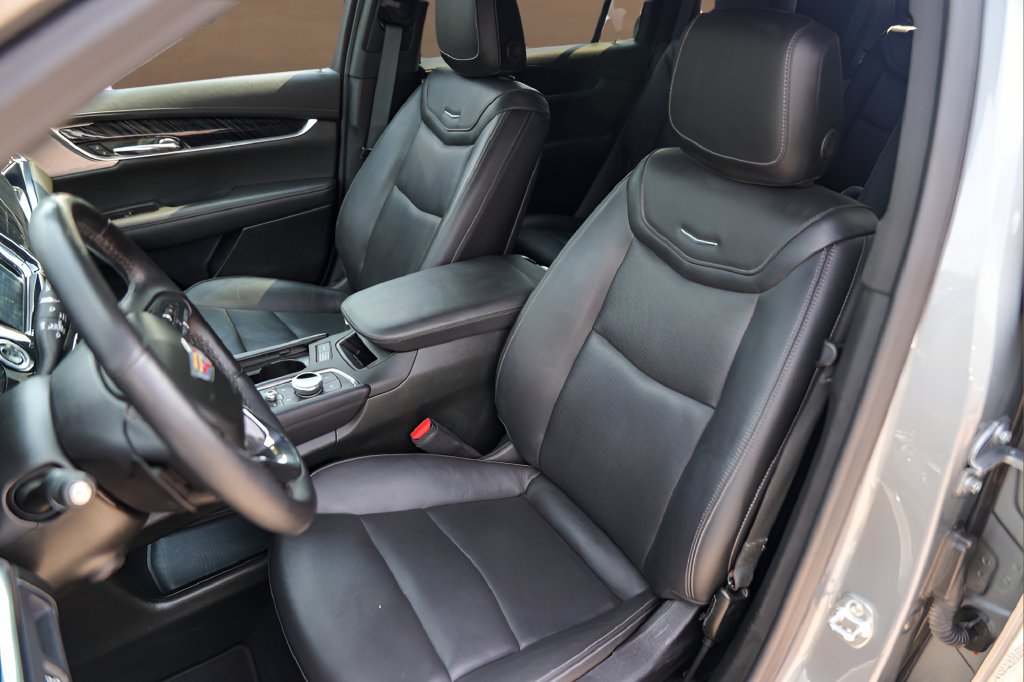 Certified 2025 Cadillac XT6 Premium Luxury FWD image 7