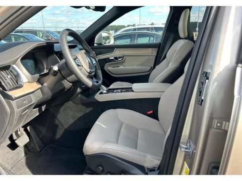 Used 2025 Volvo XC90 B5 Plus image 2