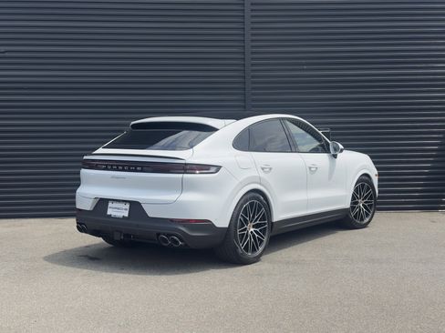 Certified 2025 Porsche Cayenne Coupe AWD/4WD image 7
