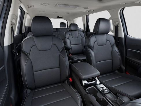 Used 2025 Kia Telluride S image 15