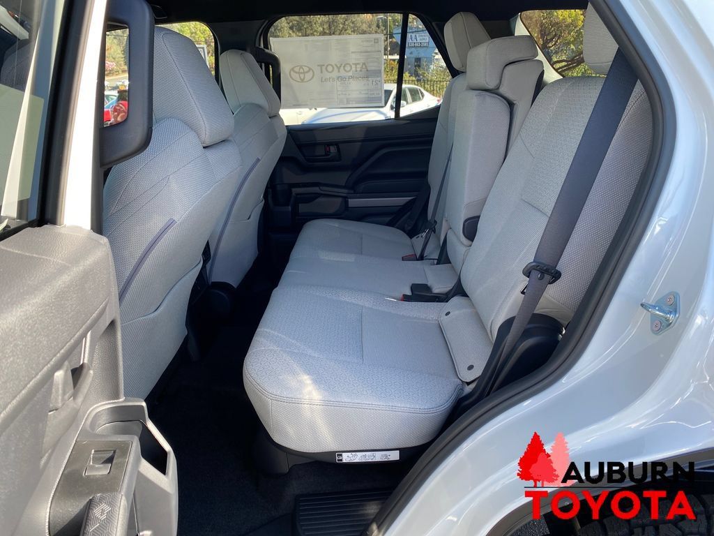 New 2026 Toyota 4Runner SR5 AWD/4WD image 18