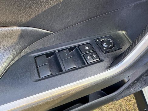 Used 2020 Toyota RAV4 LE FWD image 19