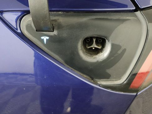 Used 2020 Tesla Model 3 Standard Range image 17