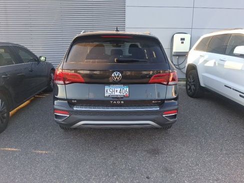 Used 2023 Volkswagen Taos SE w/ Panoramic Sunroof Package AWD/4WD image 4