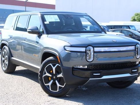 Used 2024 Rivian R1S Adventure AWD/4WD image 2