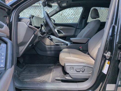 Used 2025 Audi Q5 Premium Plus w/ Premium Plus AWD/4WD image 16