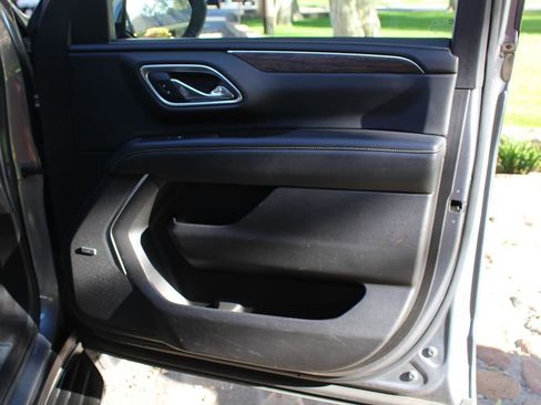 Used 2021 Chevrolet Tahoe Premier w/ Premium Package image 21