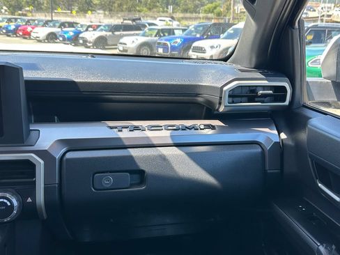 Used 2025 Toyota Tacoma TRD Sport AWD/4WD image 24