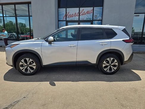 Used 2023 Nissan Rogue SV AWD/4WD image 6