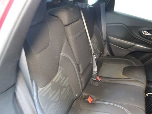 Used 2019 Jeep Cherokee 4WD w/ Comfort & Convenience Group image 9