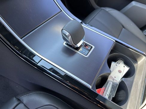 New 2026 Land Rover Range Rover Velar Dynamic SE image 13