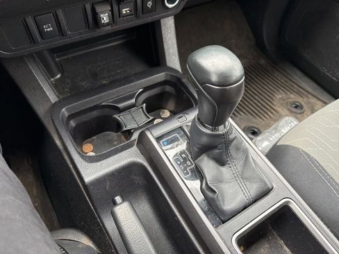 Used 2022 Toyota Tacoma TRD Sport image 17