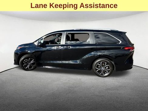 Used 2025 Toyota Sienna Platinum image 8