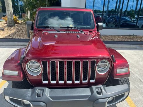 Used 2021 Jeep Wrangler Unlimited Sahara w/ Cold Weather Group AWD/4WD image 10