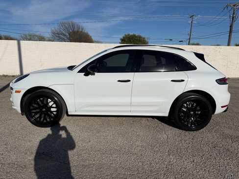 Used 2021 Porsche Macan Turbo image 3