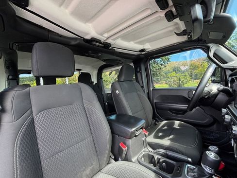 Used 2021 Jeep Wrangler Sport image 28