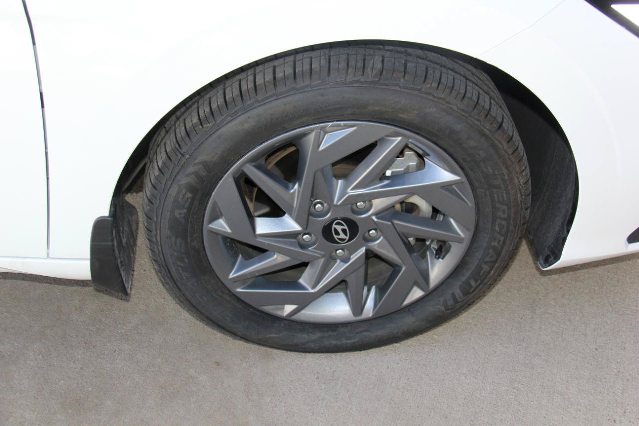 Used 2024 Hyundai Elantra SEL FWD image 39