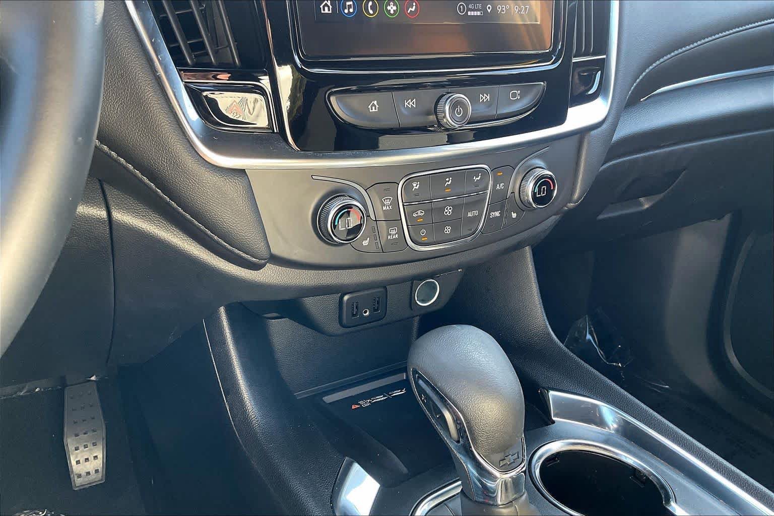 Used 2023 Chevrolet Traverse LT FWD image 32