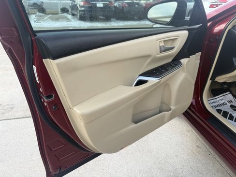 Used 2017 Toyota Camry LE image 18