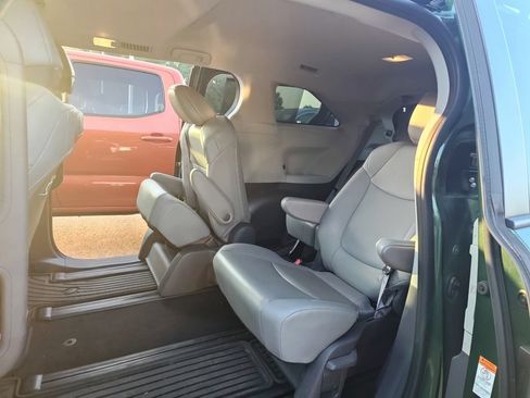 Used 2021 Toyota Sienna XLE AWD/4WD image 10