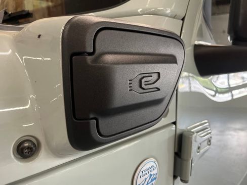 Used 2023 Jeep Wrangler Unlimited Sahara w/ Cold Weather Group AWD/4WD image 6